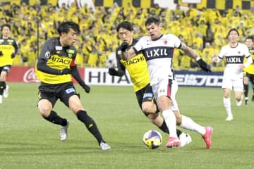 明治安田J1　鹿島、首位浮上　柏に3-1