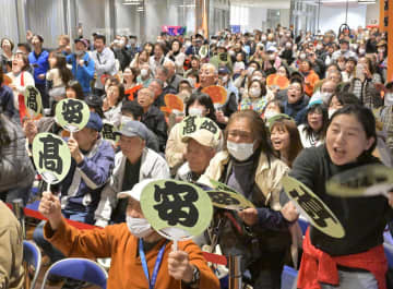 高安　気迫見せた　地元土浦「次がある」　大相撲春場所千秋楽　市役所でPV