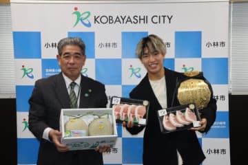 K-1フェザー級王者・寺田選手　タイトル初防衛し小林に凱旋