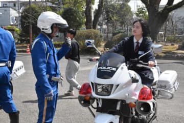 警察、消防の仕事知って　人材確保へ職業体験会　宮崎市