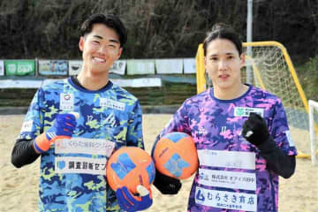 熊本から2人の日本代表　ビーチサッカーW杯予選・アジア選手権　アヴェルダージ熊本BSの宮田と大田