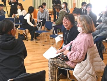 唐津の離島ファン増やせ　協力隊員奮闘　椎葉さん、丸山さん　交流会で魅力紹介