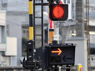 東武東上線で人身事故　男子高校生が死亡…急行にはねられる　昼の踏切で　気付いた運転士が急ブレーキ　生徒の身元判明、病院で息を引き取った17歳