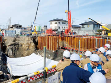 埼玉・八潮の道路陥没、県の第三者委が初会合　土木工学の専門家ら現場を視察、夏に中間報告を予定…事故現場の特徴「空洞できやすい」　下水道の管理や更新、事故の未然防止へ「二度と起きないよう学ぶ」