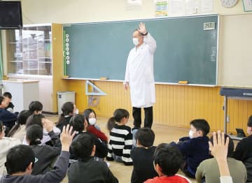 育てたヒラメ…食べる？食べない？　小学校で命について考える授業　半年育てたヒラメ、締めくくりで食べる予定が→予想外のアクシデント