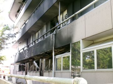 想像上回り驚く市民　埼玉・白岡市役所で火災　「市民情報のデータ確保心配」「住民にとって大事な場所」「しばらく仕事もできないのではないか」との声　市役所周辺は鎮火後も焦げ臭さ残る