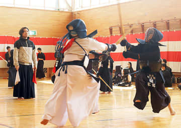 台湾の剣士と共に練習、互いに刺激　朝日で合同錬成会