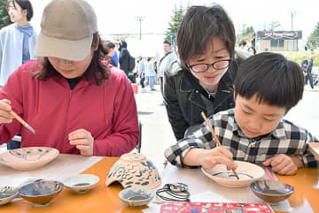 多彩なイベント、家族連れ楽しむ　尾花沢・徳良湖まつり