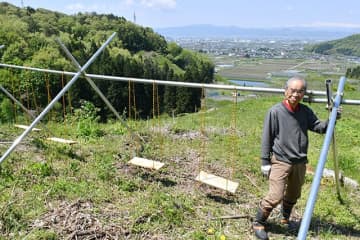 気分爽快、天空ブランコ　天童の観光農園が丘陵地に設置
