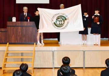 矢掛・中川小に中国初SPS認証　豪雨教訓に地域一体で防災力向上