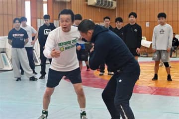 夢実現へ努力続けて　レスリングソウル五輪金・佐藤満さんが秋田市で講演、技術指導も