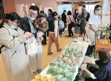 群馬・下仁田町の特産、こんにゃくの魅力をPR　消費拡大へ県庁ギンガムで商品販売