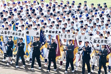 【高校野球】清陵、横浜の試合を観戦　甲子園の雰囲気体感　21日の広島商戦向けイメージ