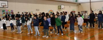 福岡県小竹町の3小学校で閉校式、4月に統合「みらい小学校」に