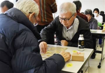 西日本久留米王位戦佐賀県予選、古賀さんと武富さんが県代表に　8歳から85歳の32人が腕前競う