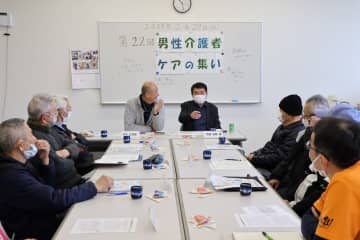 悩み、不安、励まし合う…長崎・佐々で「男性介護者ケアの集い」　隔月開催、認知症者への理解深める