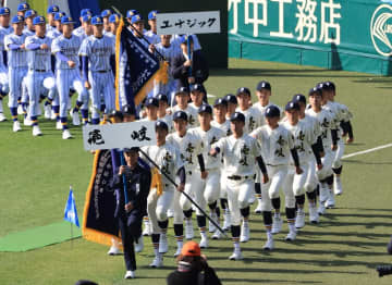 21世紀枠の壱岐、熱戦へ堂々行進　選抜高校野球が開幕…憧れの土踏みしめて