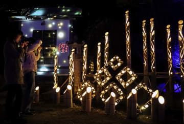 竹灯籠の光　小浜温泉街を包む　開花したら夜桜も… 31日まで　長崎・雲仙