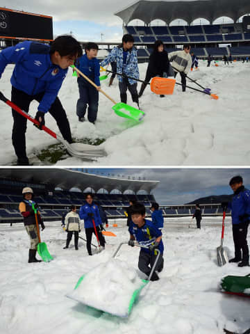 ファンと一緒に「雪かき大作戦」　JFLラインメール青森、ホーム開幕戦に向けイベント