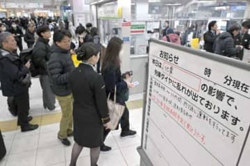 「登校できず困る」…約3000人に影響。早朝の熊本地震に伴う九州新幹線運転見合わせに鹿児島中央駅は混雑　午前10時20分に再開