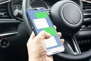 スマホ見ながら運転　歩行者にけがをさせ有罪判決受けた看護師、地方公務員法に基づき失職　鹿児島県立病院局