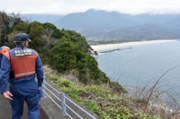 磯釣り中の事故多発から全国初｢ライフジャケット着用条例｣施行半年　イシダイの聖地と呼ばれる肝付町は釣り人の安全願い注意促す 「引き返す勇気を持って!」