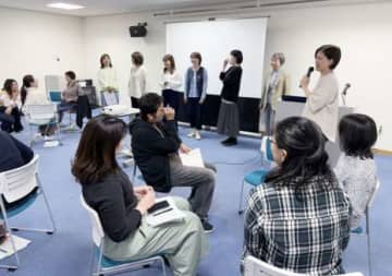 子どもの権利どう守る?　熊本県は意見表明支援員に24年度37人登録、21施設を定期訪問　鹿児島県は4人が始動　社会の理解や人材育成、独立性、予算課題に