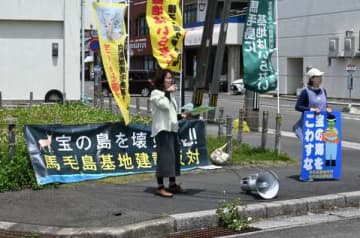 馬毛島基地整備「反対」訴え――「今は金が落ちるが、工事終了後はどうなるか？」　住民訴訟原告団が街頭でアピール　西之表市