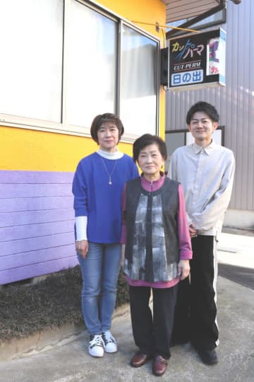 米寿の美容師なお現役…娘と一緒にお店に立つ日々　福井県、孫も同じ職業に