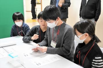 児童が会社経営学ぶ　福島大（福島市）でワークショップ　本物さながらに商品企画、販売など体験