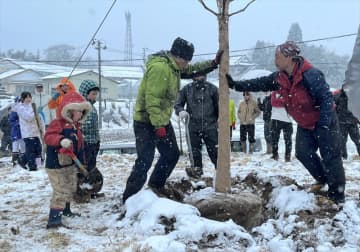 震災と原発事故で被害、阿武隈山地の再生目指し植林活動　福島県田村市都路