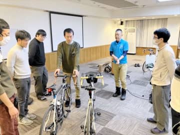 自転車仲間増やすぞ　福島県いわき市でイベント　古河電池いわき事業所の社員が参加　走行マナーなど解説