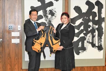 救命胴衣寄贈　福島県いわき市出身、酒井美紀さん　ライフスレッドも