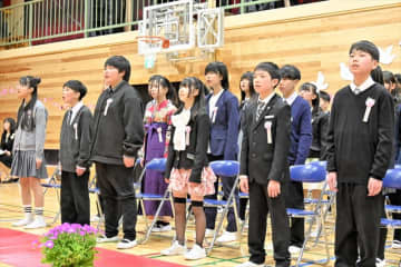 感謝を胸に一歩踏み出す　福島県郡山市、本宮市、大玉村の3市村の小学校で卒業式