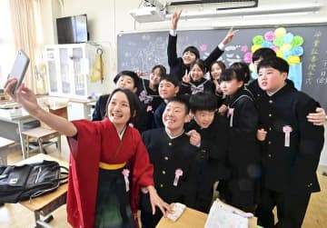 石川・野木沢小、151年の歴史に感謝　本年度閉校、最後の12人巣立つ