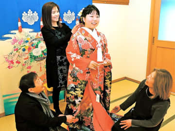 お姫様気分味わって　富山県南砺市のじょうはな花庵、4月6日に着付け体験