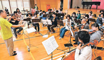 迫力の音色、楽しんで　富山県氷見市久目地区の「交響する氷見」管弦楽団
