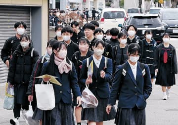 力出し切り吉報待つ　石川県内公立高一般入試終了