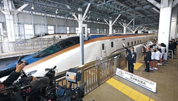 新幹線開業10年、延伸1年祝う　富山、黒部宇奈月温泉駅でイベント