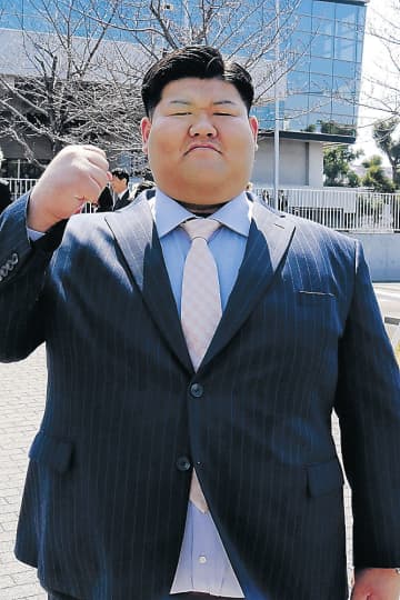 浦山「1年で関取に」　朝乃山恩師の長男、近大卒業　しこ名は本名で