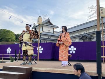 百万石行列、クライマックス　石原利家、30分遅れて入城