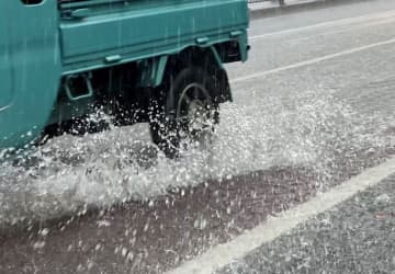 きょう15日も雨に警戒、沖縄本島地方　16日かけて警報級の恐れ