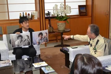 デニー知事の幼少期もカラー写真に　沖縄戦カラー化書籍のホリーニョさん、印税一部を県に寄付