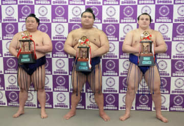 美ノ海に敢闘賞　大相撲春場所　沖縄県勢初　11勝4敗