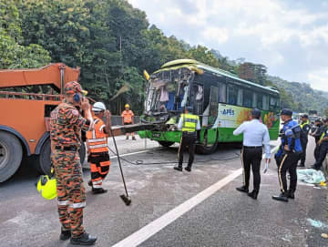 観光バス事故で邦人1人死亡　マレーシア西部、10人負傷か