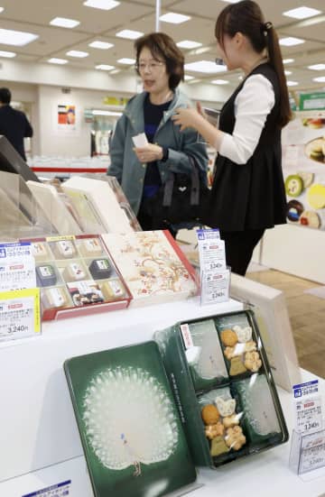 お歳暮商戦、本格スタート　日本橋三越が店頭受け付け