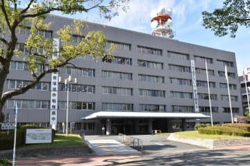 76歳男性殺人か、長男聴取へ　福岡の団地、首圧迫で窒息死