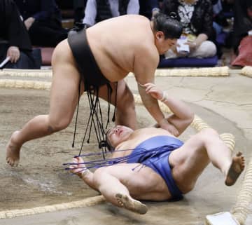 大の里が初黒星、阿炎に屈す　豊昇龍全勝、琴桜3勝目