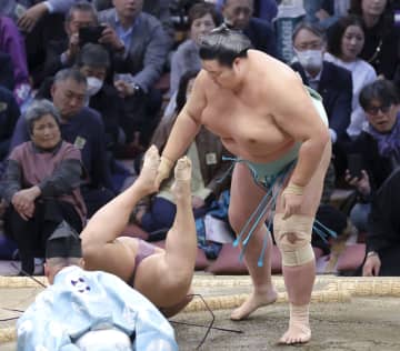 九州場所、豊昇龍と琴桜が9勝目　大の里、大栄翔に寄り切られ3敗