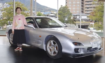 RX―7、25年間ありがとう　免許返納女性、マツダに譲渡